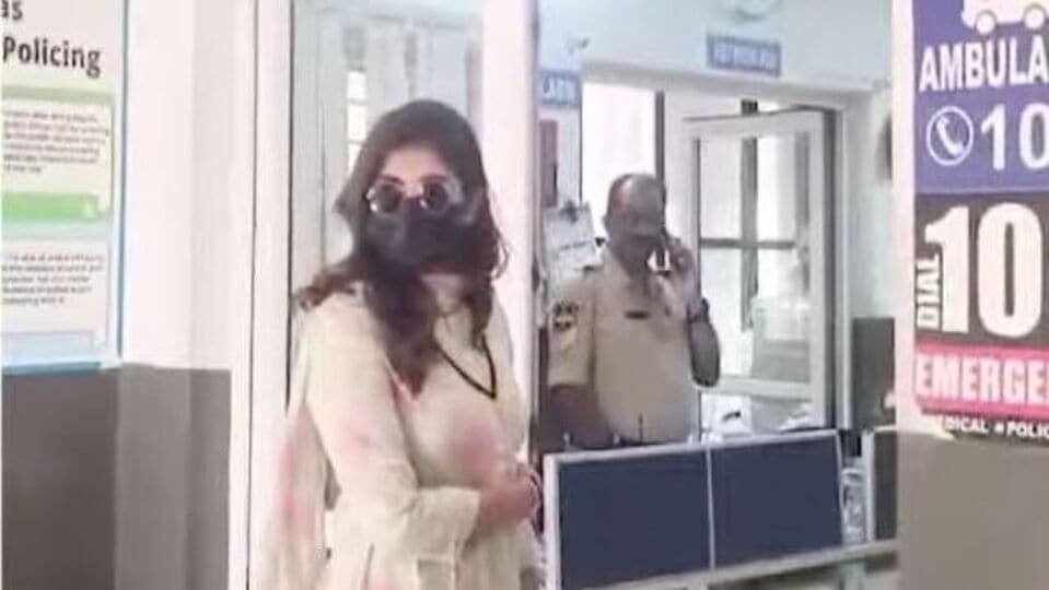 TG బెట్టింగ్ అనువర్తనాలు కేసు: పంజాగుట్ట పోలీస్ పోలీస్ స్టేషన్‌కు విష్ణుప్రియ, రీతు రీతు చౌదరి .. ఇది ఇది!