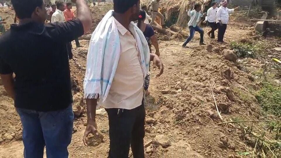 ‍Narsampet వివాదం: నర్సంపేటలో నర్సంపేటలో చిచ్చురేపిన ల్యాండ్ వివాదం వివాదం, రాళ్లు రాళ్లు రువ్వుకున్న, బీఆర్ఎస్ బీఆర్ఎస్ బీఆర్ఎస్ ..