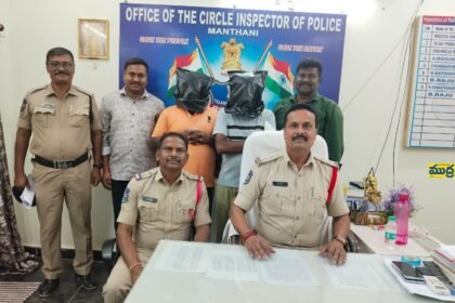 అకౌంట్లో నుండి డబ్బులు డ్రా చేసిన ఇద్దరు వ్యక్తులు వ్యక్తులు