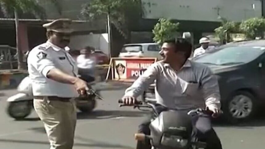 అమల్లోకి మోటారు వాహనాల కొత్త కొత్త చట్టం .. తప్పుకుండా తప్పుకుండా 10 అంశాలు అంశాలు ఇవీ -10 ఆంధ్రప్రదేశ్ కొత్త మోటారు వాహన చట్టం గురించి ముఖ్యమైన విషయాలు,