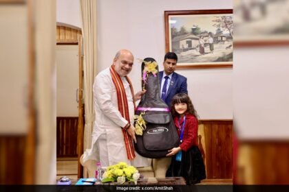 అమిత్ షా ప్రశంసించాడు, మిజోరం యొక్క "వండర్ కిడ్" కు గిటార్ల గిటార్ గిటార్