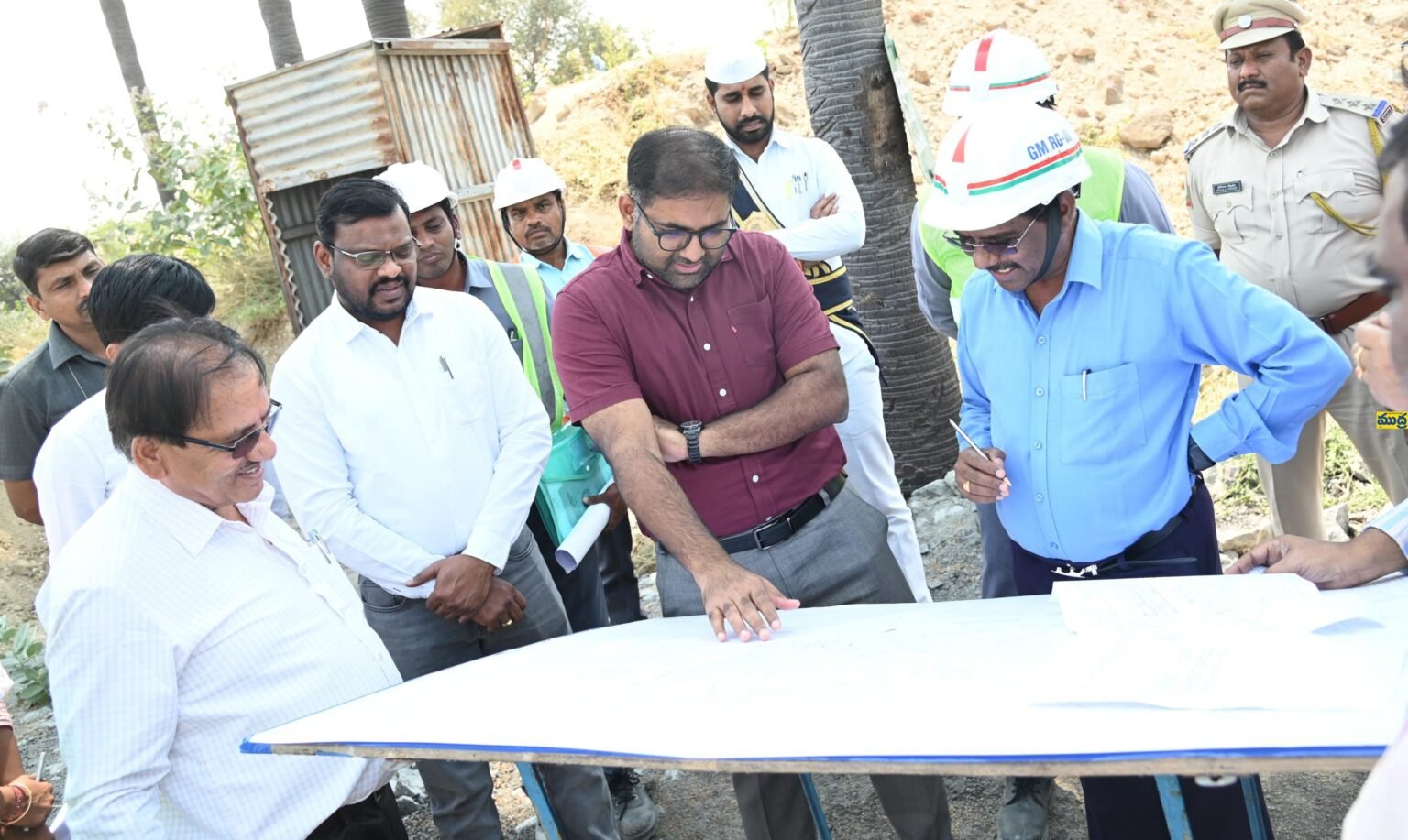 ఆర్ & ఆర్ కాలనీలో అవసరమైన వసతుల కల్పనకు కల్పనకు చర్యలు చర్యలు: జిల్లా కలెక్టర్ కోయ శ్రీ హర్ష హర్ష