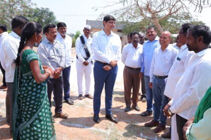 ఇందిరమ్మ ఇండ్లు త్వరగా నిర్మించుకోవాలి: కలెక్టర్