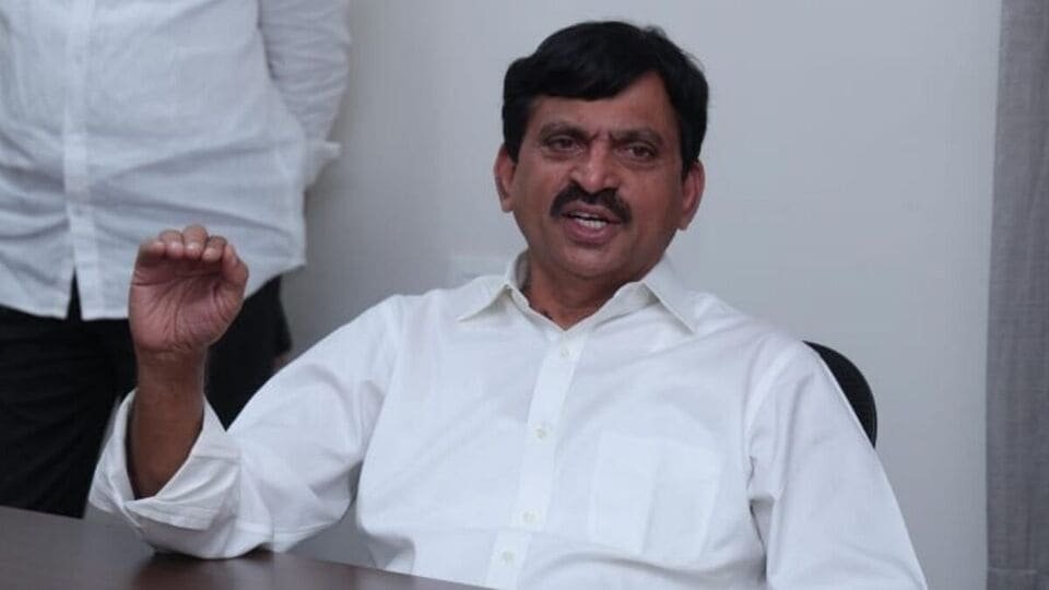 ఇందిరమ్మ ఇళ్ల లబ్దిదారులకు గుడ్ న్యూస్ న్యూస్, వారంలోగా వారంలోగా పూర్తి చేస్తామని మంత్రి మంత్రి ప్రకటన ప్రకటన- ఇందిరామ్మ హౌసింగ్ స్కీమ్ మంత్రి పొంగులేటి ఒక వారంలోనే పూర్తి అవుతుందని వాగ్దానం చేశారు, తెలంగాణ న్యూస్