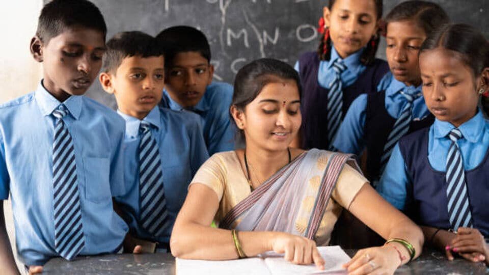 ఇతర దేశాలకు దేశాలకు తెలంగాణ ఉపాధ్యాయులు .. ప్రభుత్వం ప్రభుత్వం కీలక కీలక కీలక నిర్ణయం!-విద్యావ్యవస్థ అభివృద్ధి కోసం తెలంగాణ ఉపాధ్యాయులను ఇతర దేశాలకు పంపే అవకాశం, తెలంగాణ తెలంగాణ