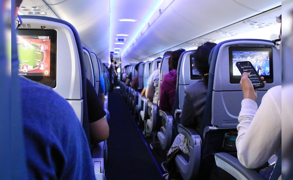 ఎయిర్ ఇండియా ముంబై-న్యూయార్క్ ఫ్లైట్ బెదిరింపు తరువాత తిరిగి వస్తుంది, అజర్‌బైజాన్ పైన ఉంది