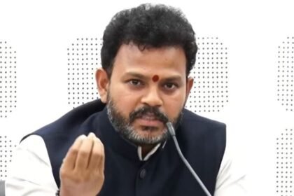 ఎయిర్‌పోర్టు అనుమతులపై క్రెడిట్ క్రెడిట్ ..