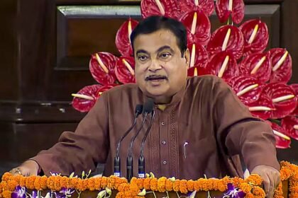 ఎలక్ట్రిక్ వాహనాల ధరలు 6 నెలల్లో పెట్రోల్ కార్ల మాదిరిగానే ఉంటాయి: నితిన్ గడ్కారి