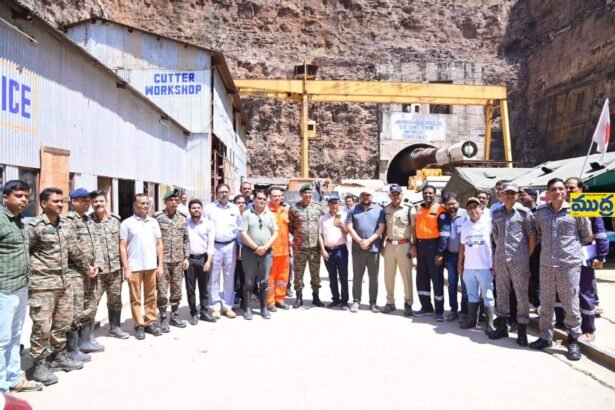 ఎస్ ఎల్ ఎల్ బి సి స్వరంగం లో కొనసాగుతున్న సహాయక చర్యలు