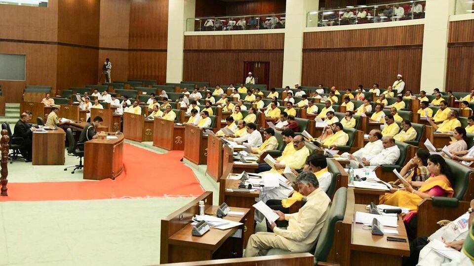 ఏపీ అసెంబ్లీలో అరాచకం, మహిళా ఐఏఎస్‌పై ఐఏఎస్‌పై విజయవాడ ఎమ్మెల్యే దౌర్జన్యం దౌర్జన్యం ..
