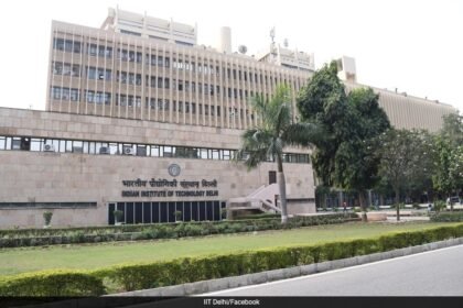 ఐఐటి Delhi ిల్లీ ఆత్మహత్యలపై టాప్ కోర్ట్ ఆర్డర్స్ దర్యాప్తు, జాతీయ టాస్క్ ఫోర్స్‌ను ఏర్పాటు చేస్తుంది