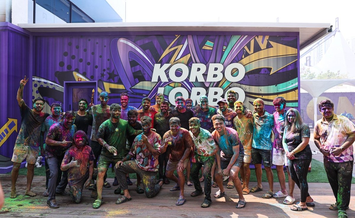 ఐపిఎల్ 2025: కెకెఆర్ ప్లేయర్స్ మరియు కోచింగ్ సిబ్బంది శిక్షణా శిబిరంలో హోలీని జరుపుకుంటారు