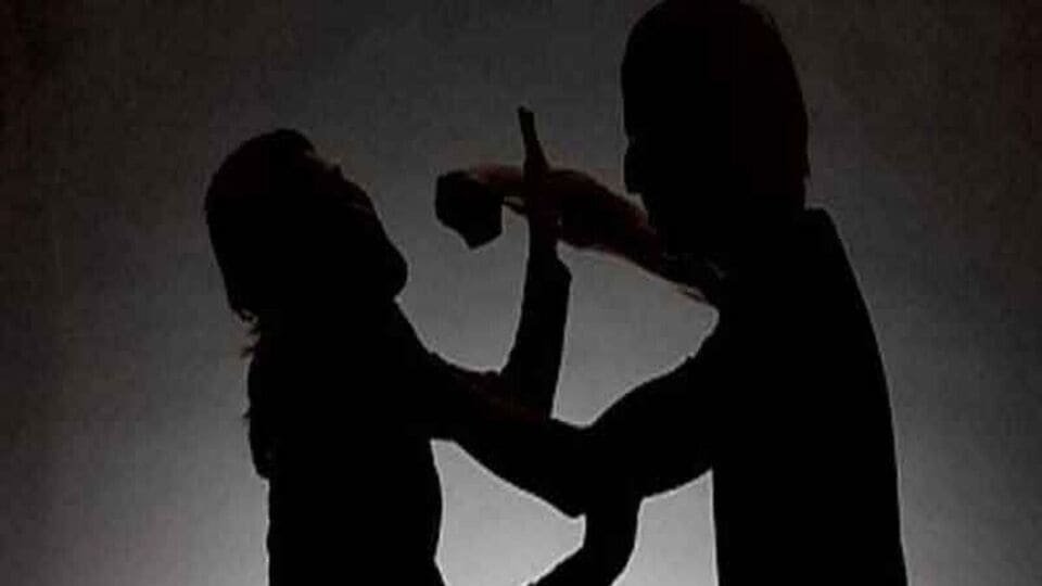 కరీంనగర్ నేరం: కరీంనగర్ కరీంనగర్ జిల్లాలో ప్రేమోన్మాది ప్రేమోన్మాది, ప్రియురాలి తల్లి గొంతు నులిమి చంపే చంపే చంపే