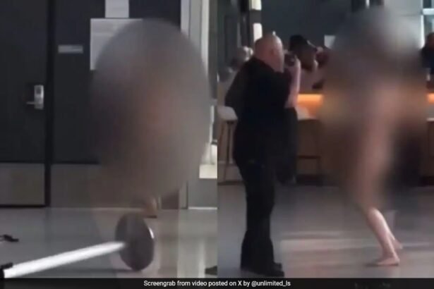 కెమెరాలో, యుఎస్ స్త్రీ నగ్నంగా స్ట్రిప్స్ చేస్తుంది, అడవి కొరికే మరియు కొట్టడం వినాశనం