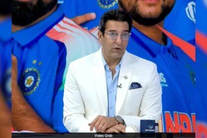 జట్టు సభ్యులచే '1999 ప్రపంచ కప్ తప్పు' కోసం వాసిమ్ అక్రమ్ దారుణంగా నినాదాలు చేశాడు - పాత వీడియో వైరల్