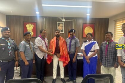 జిల్లా కలెక్టరు కలెక్టరు ని కలిసిన కలిసిన జిల్లా భారత్ స్కౌట్స్ అండ్ గైడ్స్ నూతన నూతన నూతన