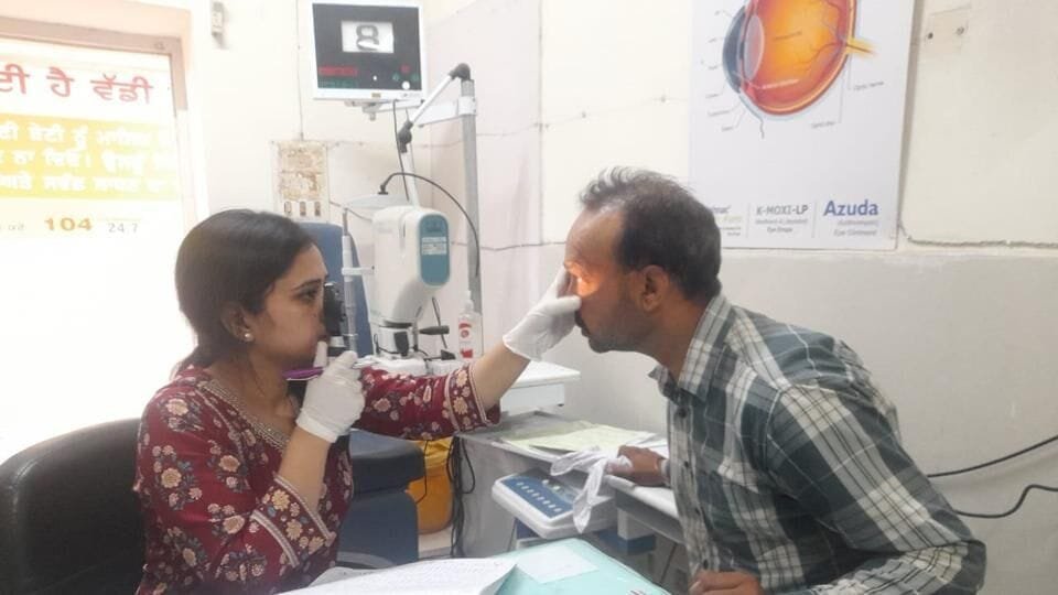 జుట్టు రాలకుండా రాలకుండా చికిత్స కోసం వెళితే కంటి ఇన్ఫెక్షన్ తో 65 మంది మంది మంది