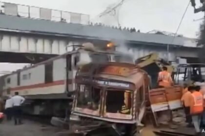 ట్రక్ ముంబై-అమరావతి రైలుతో ides ీకొంటుంది, ప్రయాణీకులు సురక్షితంగా ఉన్నారు