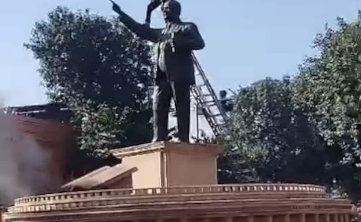 డాక్టర్ అంబేద్కర్ విగ్రహం మధ్యప్రదేశ్‌లో సంస్థాపన తర్వాత 2 రోజుల తరువాత తప్పిపోతుంది
