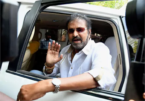 తన కట్ కట్ అవుట్ కాల్చిన కాల్చిన వ్యక్తికి తన స్టైల్లో సన్మానం చేసిన మోహన్ మోహన్ మోహన్