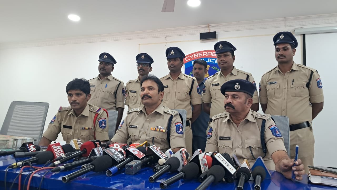 నకిలీ పత్రాలతో కోట్ల భూమిని విక్రయించిన నిందితుల అరెస్ట్ అరెస్ట్