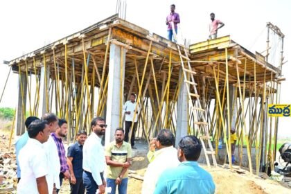 నిర్మాణ దశలో ఉన్న ఉన్న అభివృద్ధి వేగవతంగా వేగవతంగా పూర్తి చేయాలి