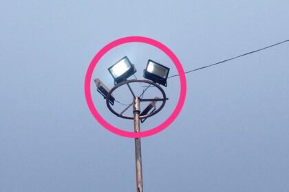 పట్టపగలే వెలుగుతున్న వీధి దీపాలు.? - ముద్రా న్యూస్