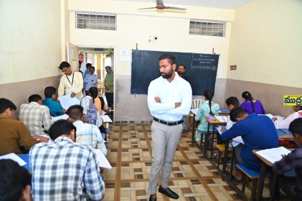 పదవ తరగతి తరగతి పరీక్ష కేంద్రాలను అకస్మిక తనిఖీలు చేసిన జిల్లా కలెక్టర్