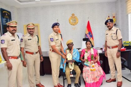 పదవి విరమణ హోం హోం గార్డ్ ఎస్పీ ఎస్పీ ఆత్మీయ వీడ్కోలు