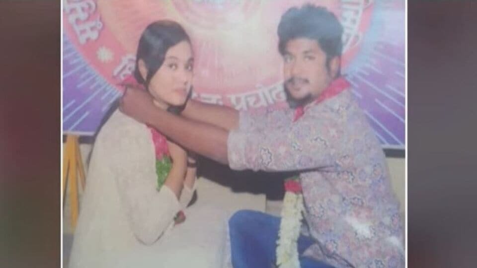 పరువు కత్తికి బలైన బలైన ..