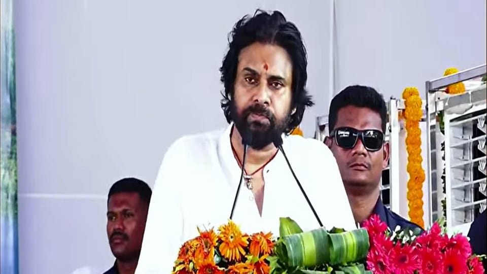 పవన్ కళ్యాణ్: మే నెలాఖరు నెలాఖరు లోపు 1.55 లక్షల నీటి కుంటల నిర్మాణం పూర్తి - డిప్యూటీ సీఎం పవన్ కల్యాణ్ పవన్ పవన్