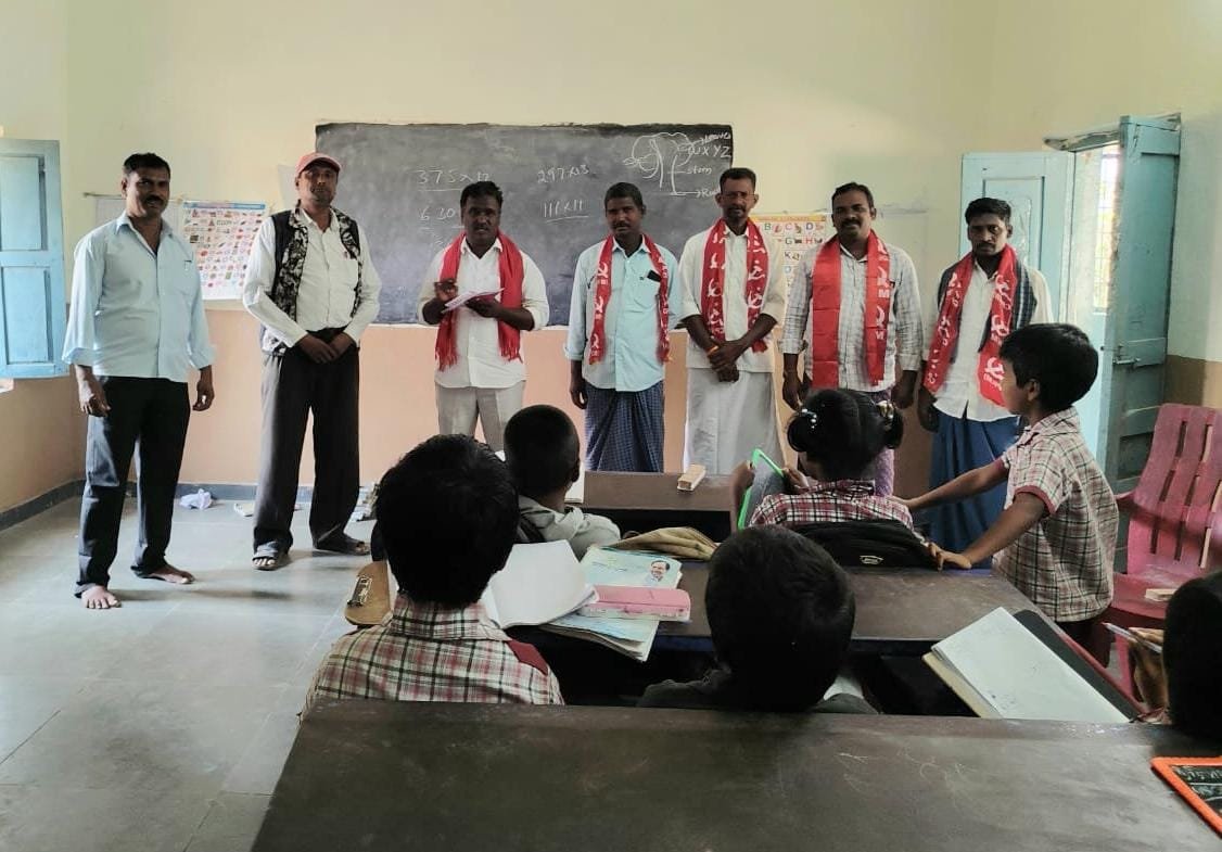 పాఠశాలలో టీచర్ పోస్టులను భర్తీ భర్తీ