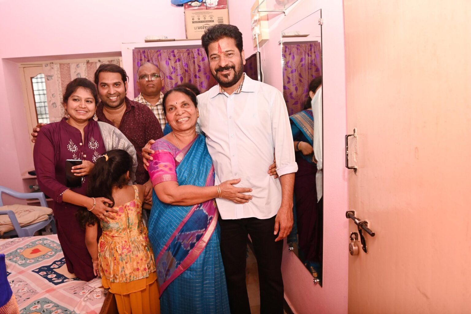 పార్వతమ్మ కుటుంబాన్ని పరామర్శించిన పరామర్శించిన - ముద్రా న్యూస్