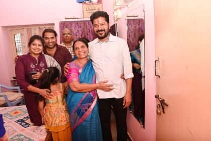 పార్వతమ్మ కుటుంబాన్ని పరామర్శించిన పరామర్శించిన - ముద్రా న్యూస్