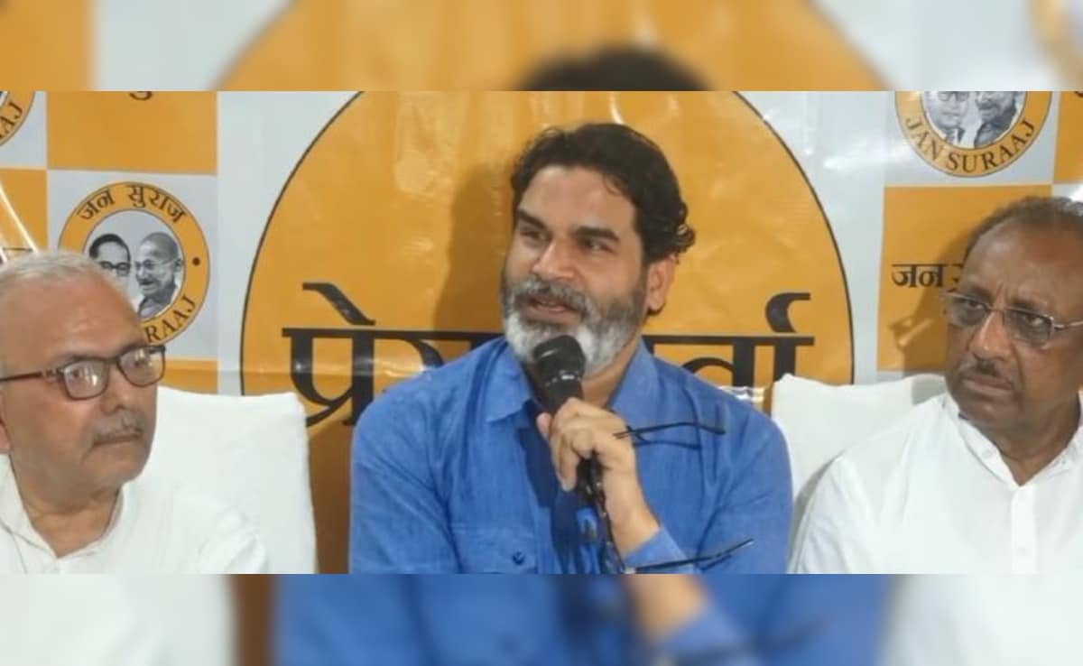 ప్రశాంత్ కిషోర్ కునాల్ కామ్రాకు "గద్దర్" వరుసలో ఉన్నారు