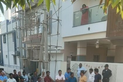 ప్రహరీ గోడను కూల్చివేసిన హైడ్రా హైడ్రా