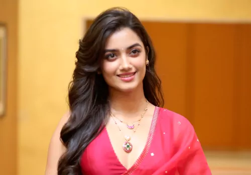 బంపరాఫర్ కొట్టేసిన భాగ్యశ్రీ .. ఏకంగా ఏకంగా ప్రభాస్ తో ..!