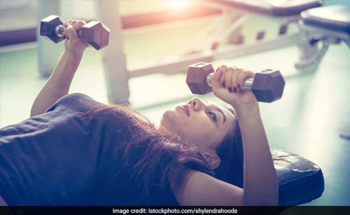 బలం శిక్షణ కోసం సరైన బరువును ఎలా ఎంచుకోవాలి