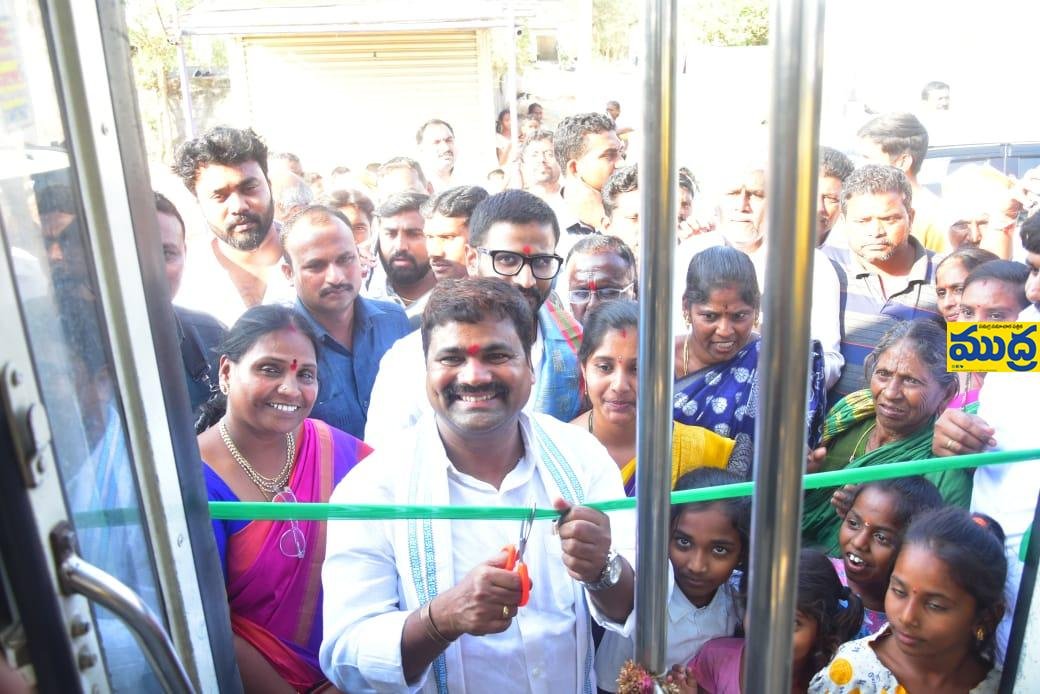 బస్సు పున: ప్రారంభించిన ప్రారంభించిన, ఎమ్మెల్సీ