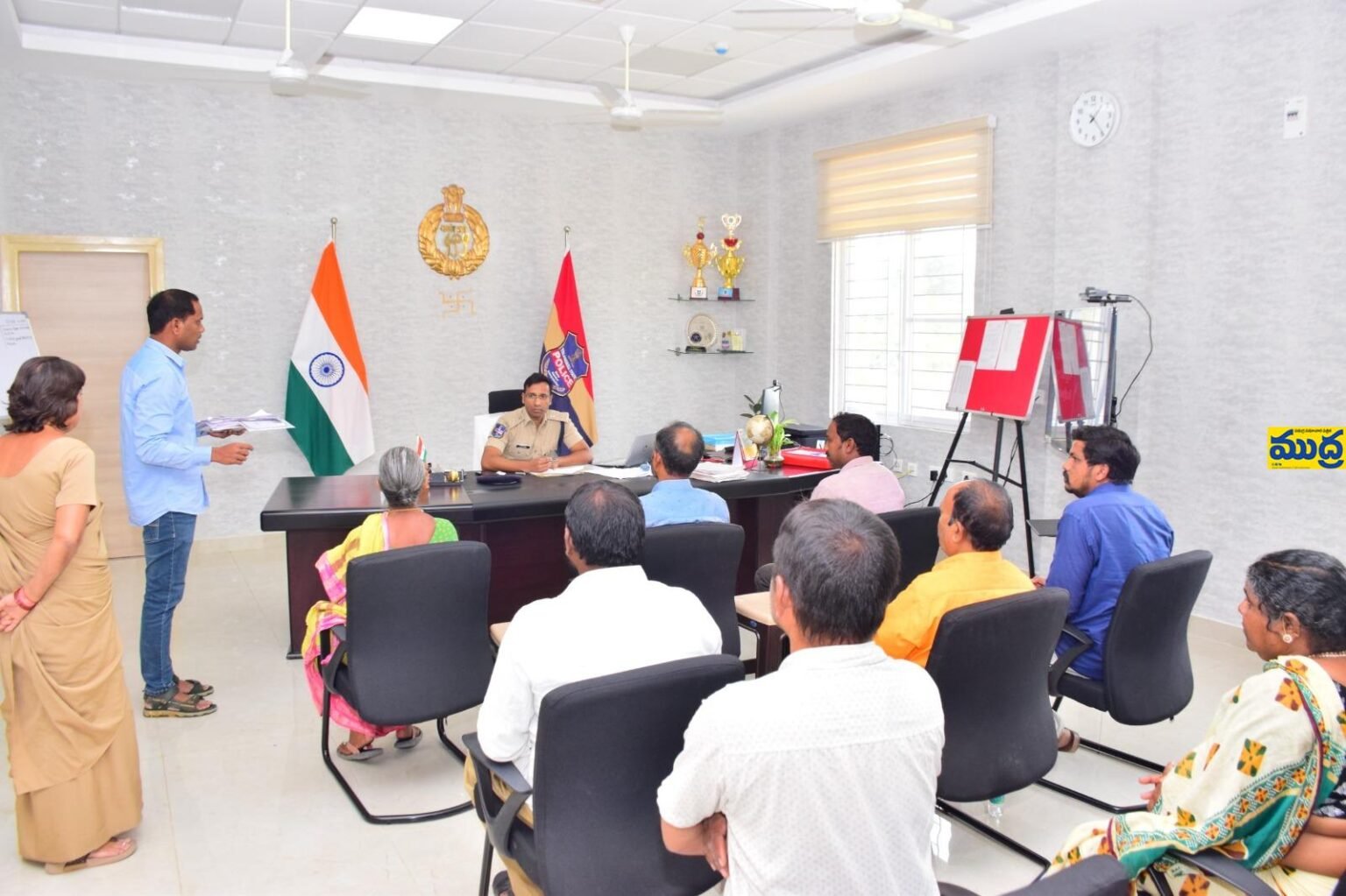 బాధితుల సమస్యల పరిష్కారించడానికి గ్రీవెన్స్ గ్రీవెన్స్