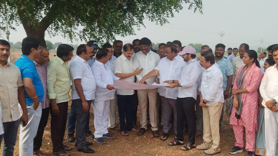 బీఆర్ఎస్ రజతోత్సవ బహిరంగ సభకు సభకు భారీ భారీ ఏర్పాట్లు ఏర్పాట్లు .. 1200 ఎకరాలు!