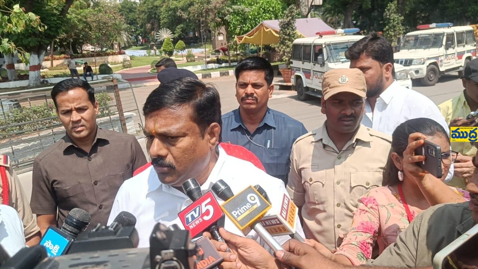 బీజేఎల్పీ నేత నిర్మల్ నిర్మల్ ఎంఎల్ఏ మహేశ్వర మహేశ్వర రెడ్డి అరెస్ట్