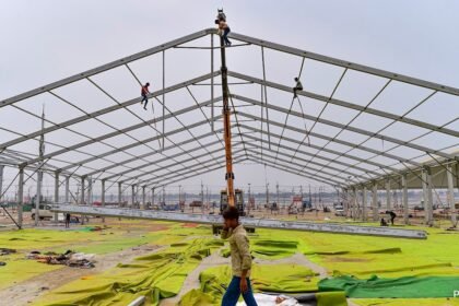 మహా కుంభ సైట్ ఎడారి రూపాన్ని ధరిస్తుంది