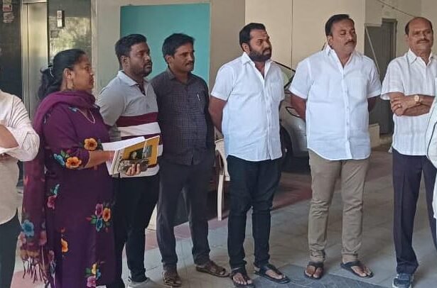 మార్నింగ్ వాక్ వాక్ లో ప్రజల సమస్యలు తెలుసుకుంటున్న బి ఆర్ ఎస్ నాయకులు నాయకులు