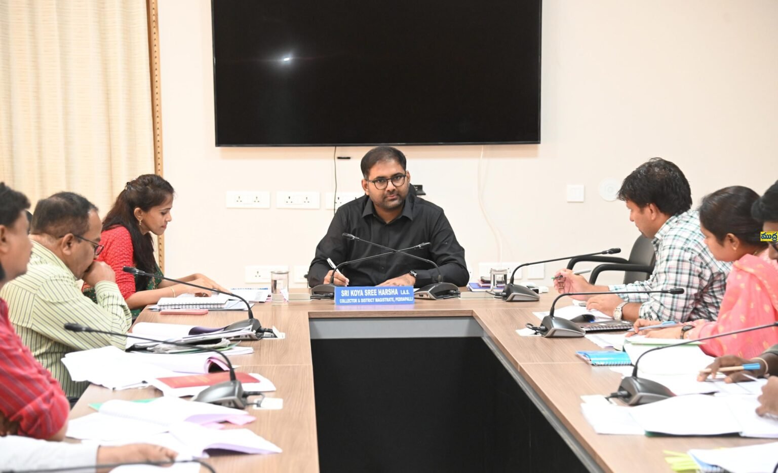 మున్సిపల్ ఆదాయం పెంచుకోవాలి: జిల్లా కలెక్టర్ కోయ శ్రీ హర్ష హర్ష