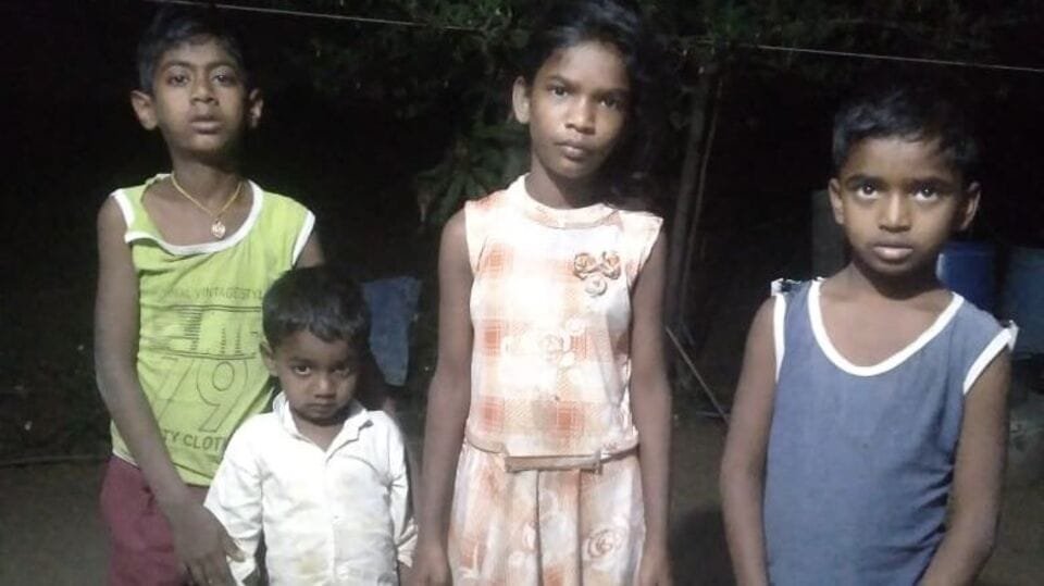 మెదక్ ఆత్మహత్యలు: సిద్ధిపేటలో సిద్ధిపేటలో .. గంటల గంటల దంపతుల దంపతుల ఆత్మహత్య, అనాథలైన నలుగురు నలుగురు నలుగురు