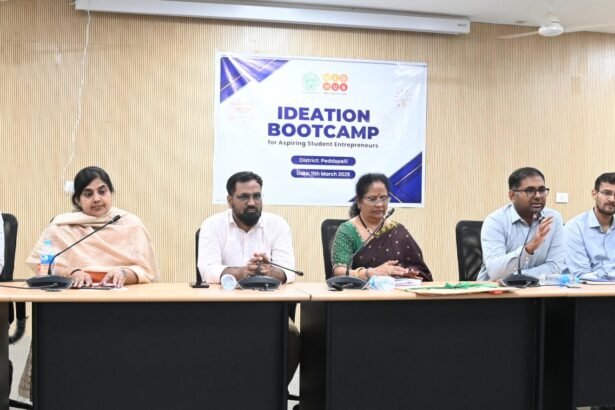 యువత ఆలోచనలు కార్యరూపం దాల్చేందుకు వీ హబ్ సహకారం సహకారం