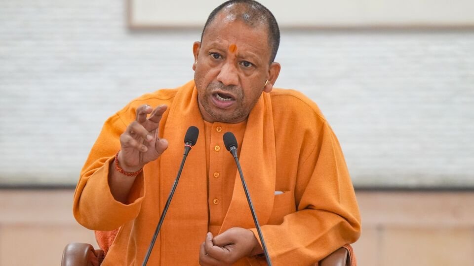 యోగి ఆదిత్యనాథ్: ఆగ్రాలో ఆగ్రాలో యూపీ సీఎం యోగి ఆదిత్యనాథ్ చార్టర్డ్ అత్యవసర అత్యవసర ల్యాండింగ్ ల్యాండింగ్- యోగి ఆదిత్యనాథ్స్ చార్టర్డ్ ఫ్లైట్ ఆగ్రా వద్ద అత్యవసర ల్యాండింగ్ చేస్తుంది.