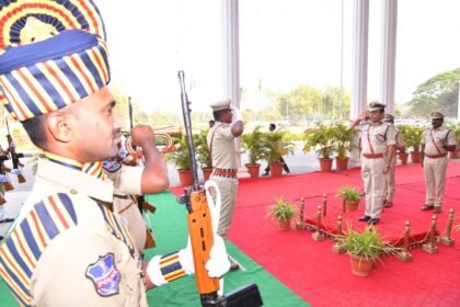 రామగుండం పోలీస్ పోలీస్ కమిషనర్ గా బాధ్యతలు చేపట్టిన అంబర్ కిషోర్ ఝా