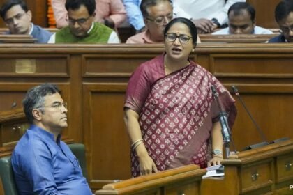రేఖా గుప్తా 28 సంవత్సరాలలో బిజెపి యొక్క 1 వ Delhi ిల్లీ బడ్జెట్‌ను ప్రదర్శిస్తుంది, దృష్టి కేంద్రీకరించబడింది ...